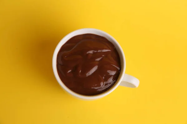 Tiro Anjo Alto Xícara Branca Chocolate Delicioso — Fotografia de Stock