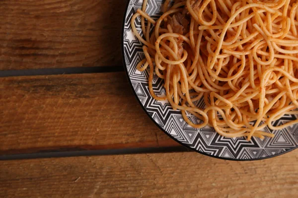 Uma Vista Superior Uma Chapa Com Espaguete Tomate Uma Mesa — Fotografia de Stock