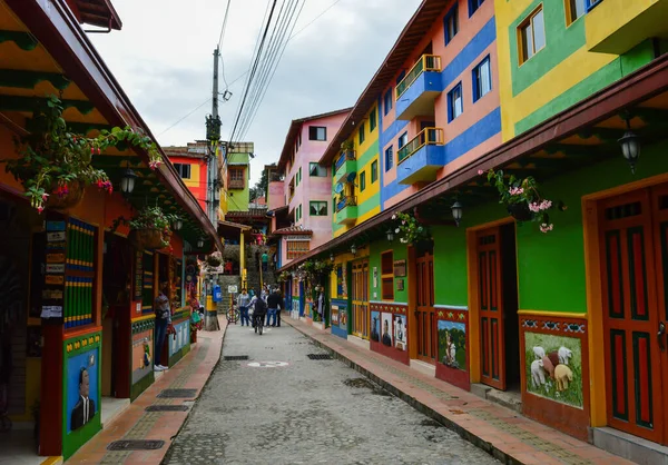 Guatape Colombia 2018年8月14日 科罗拉多河畔城市的彩色街道 — 图库照片