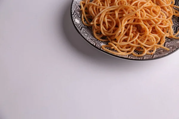 Horní Pohled Detailní Záběr Lahodné Špagety Těstoviny Talíři Rohu — Stock fotografie