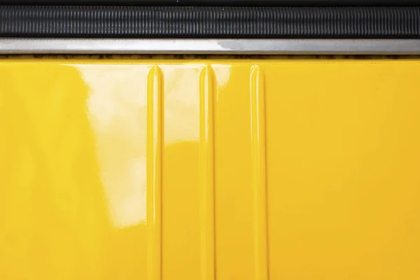 Primer Plano Una Superficie Amarilla Con Tres Líneas Verticales — Foto de Stock