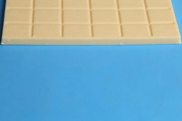 Primo Piano Tavoletta Cioccolato Bianco Uno Sfondo Bianco — Foto Stock