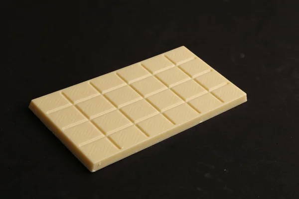 Uma Barra Chocolate Branco Fundo Preto — Fotografia de Stock