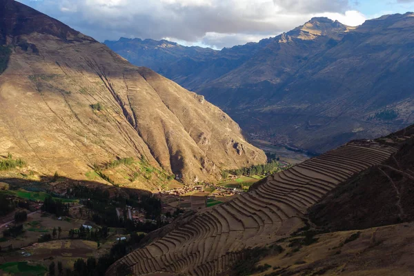 Pisac Régészeti Park Tájképe Napfény Alatt Felhős Peruban — Stock Fotó