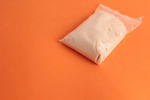 Ένα Κοντινό Πλάνο Αλατιού Μια Μικρή Τσέπη Πορτοκαλί Φόντο — Φωτογραφία Αρχείου
