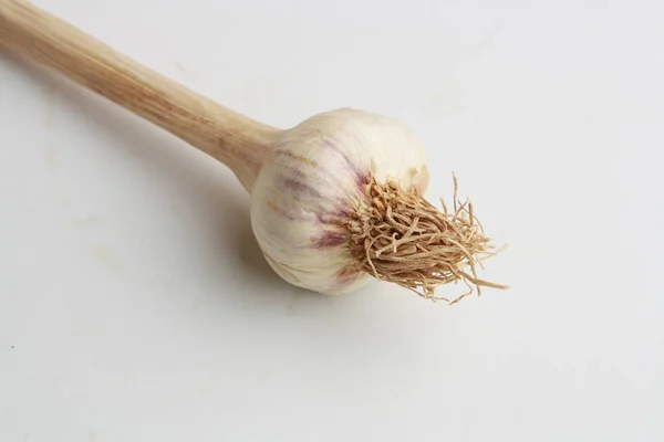 Closeup Shot Fresh Raw Garlic White Surface — Stock Photo, Image