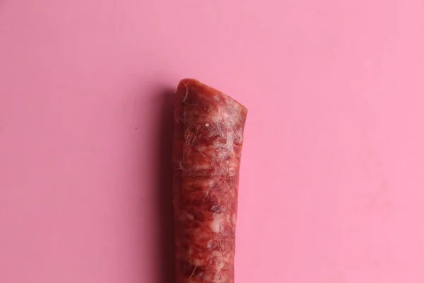 Primo Piano Salsiccia Chorizo Sfondo Rosa — Foto Stock