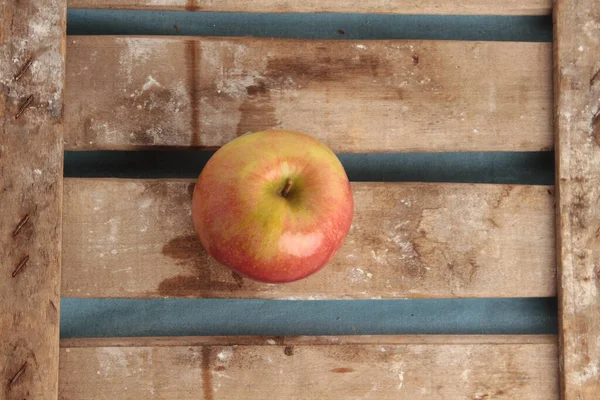 Eine Aufnahme Eines Frischen Apfels Aus Der Höhe Auf Einer — Stockfoto