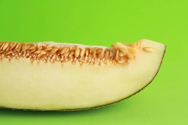 Närbild Skiva Melon Isolerad Grön Bakgrund — Stockfoto
