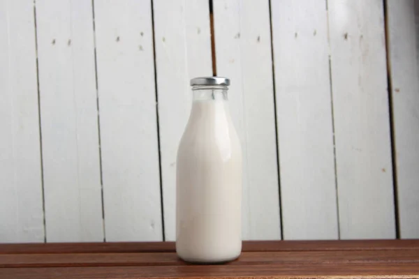 Gros Plan Une Bouteille Verre Avec Lait — Photo