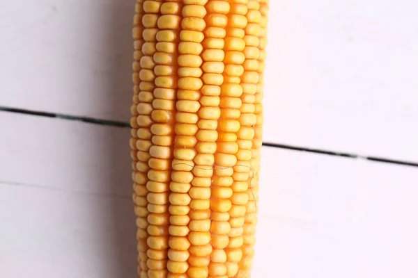 Closeup Shot Organic Corn Isolated Wooden Background — Stock Photo, Image