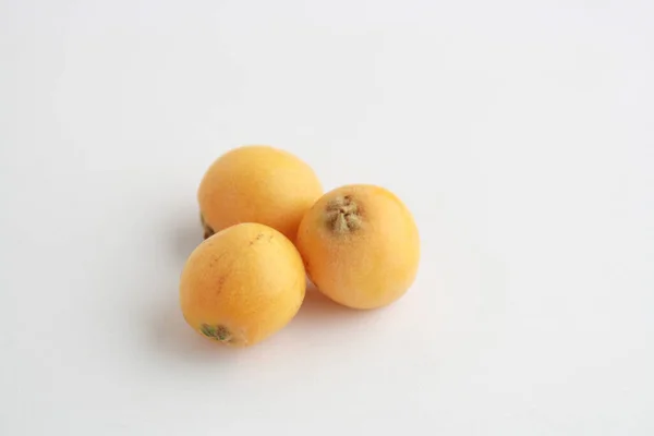 Close Loquats Isolados Fundo Branco — Fotografia de Stock