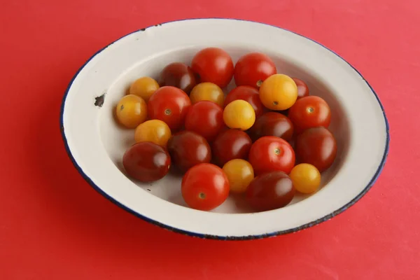 Gros Plan Différentes Tomates Cerises Dans Bol Sur Une Surface — Photo
