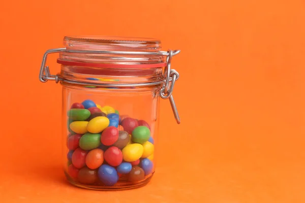 Крупним Планом Знімок Смачних Барвистих Шоколадних Кульок Фаршированих Арахісом — стокове фото