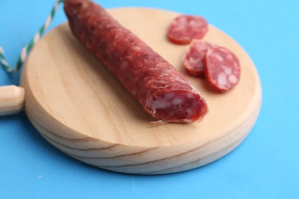 Una Tradizionale Salsiccia Chorizo Spagnola Tagliere Legno — Foto Stock