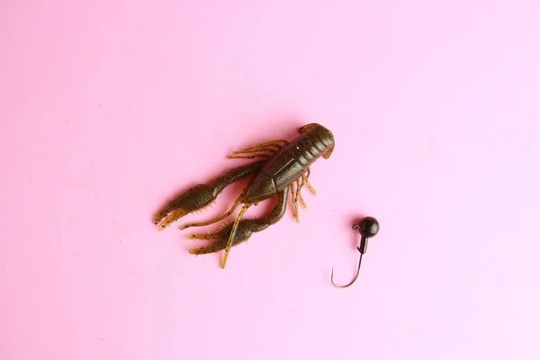 Een Closeup Van Een Rubber Kreeft Vissen Lokken Roze Achtergrond — Stockfoto