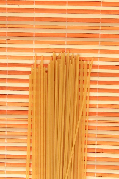 Eine Vertikale Nahaufnahme Roher Spaghetti — Stockfoto