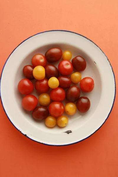 Primer Plano Pequeños Tomates Rojos Amarillos — Foto de Stock