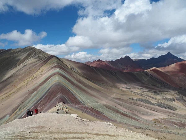 Una Toma Ángulo Bajo Montaña Arco Iris Uchullujllo Perú —  Fotos de Stock
