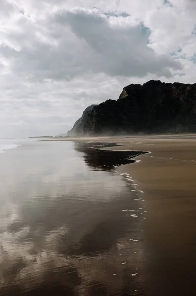 Breathtaking Shot Beautiful Seascape Huge Rock Foggy Day — Stock Photo, Image