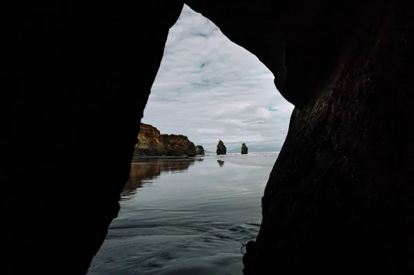 Una Impresionante Toma Dos Rocas Medio Del Mar Cathedral Cove — Foto de Stock