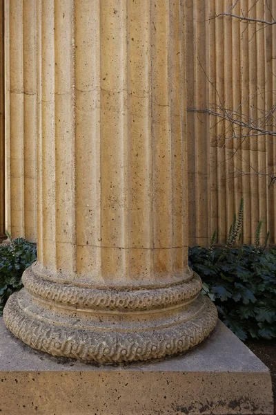 古代の柱の閉鎖的なショット — ストック写真