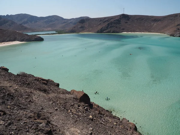 Mesmerizing Shot Blue Lagoon Surrounded Mountains — Stock Photo, Image