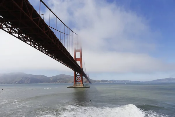 Низький Кутовий Постріл Golden Gate Bridge Presidio Сша Протягом Дня — стокове фото