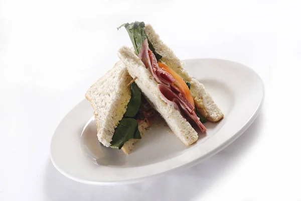 Eine Nahaufnahme Von Einem Gesunden Leckeren Sandwich Einem Weißen Teller — Stockfoto