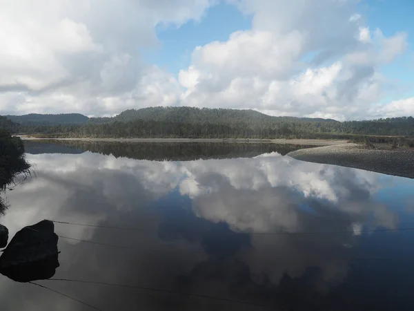 Belo Tiro Lago Com Reflexo Céu — Fotografia de Stock