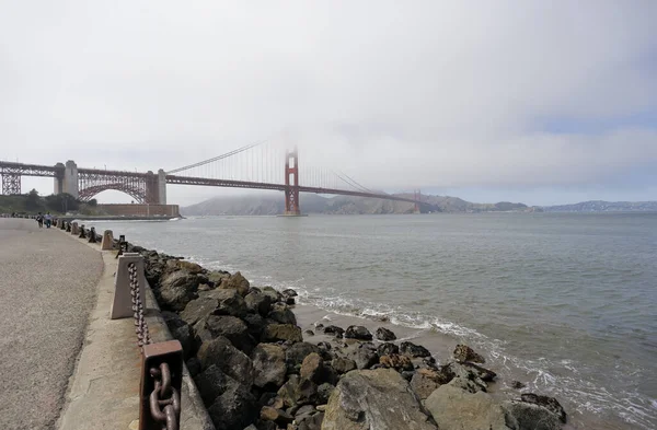 Piękne Ujęcie Golden Gate Bridge Presidio Usa Podczas Mgły — Zdjęcie stockowe