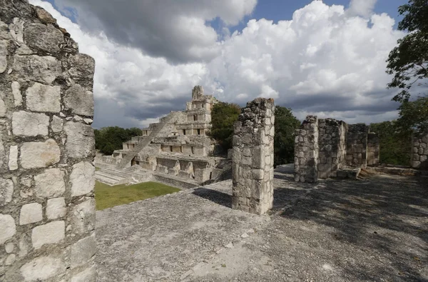 メキシコのカンペチェ州 ユカタン南部の5階建ての遺跡のEdzna寺の閉鎖ショット — ストック写真