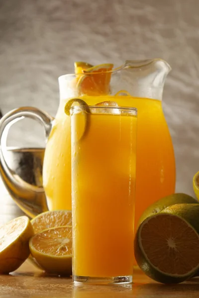 Νόστιμος Και Δροσιστικός Χυμός Πορτοκαλιού Στο Ποτήρι — Φωτογραφία Αρχείου