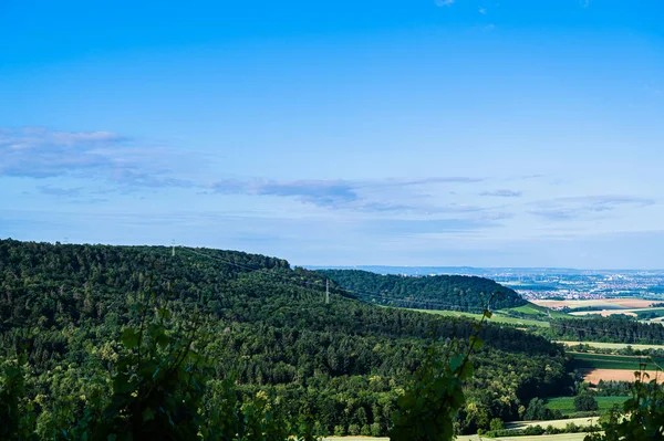 Een Prachtig Landschap Van Beboste Bergen — Stockfoto