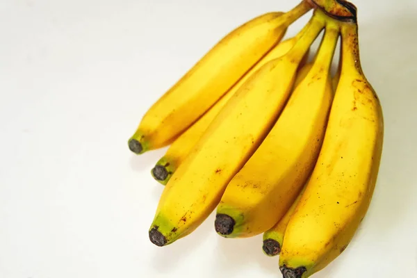 Tiro Close Bananas Frescas Fundo Branco — Fotografia de Stock