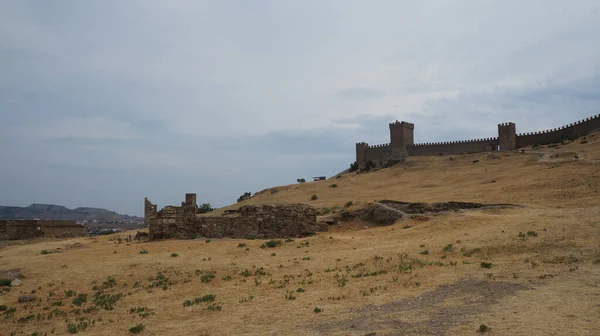Красивый Широкий Снимок Холма Генуэзской Крепости Судаке Крым — стоковое фото
