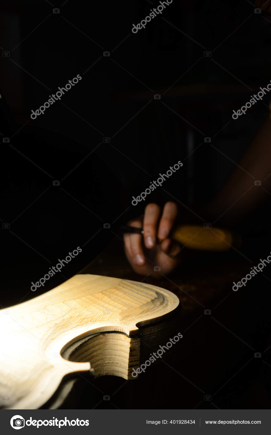 Руки Ремесленной Женщины Скрипача Смазливее Работающей Задним.