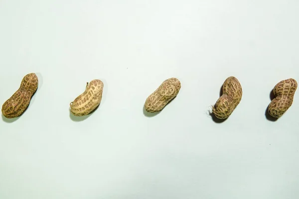 Tiro Alto Ângulo Delicioso Amendoim Uma Superfície Branca — Fotografia de Stock