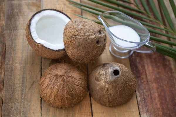 Een Close Shot Rijpe Kokosnoten Kokossap — Stockfoto