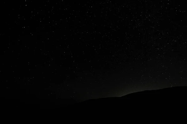 Μια Χαμηλή Γωνία Ενός Όμορφου Έναστρου Νυχτερινού Ουρανού — Φωτογραφία Αρχείου