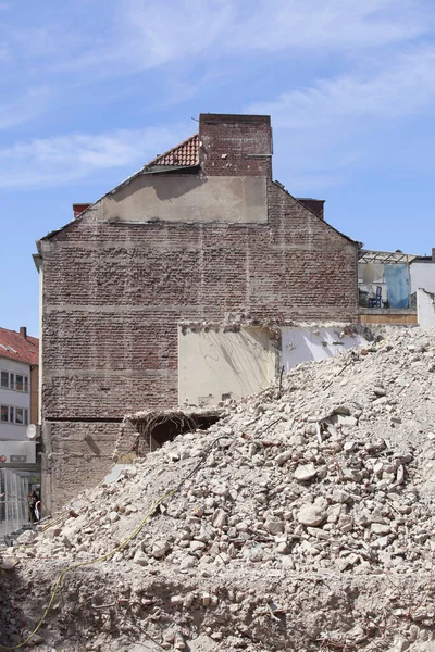 Vertical Shot Demolished House Osnabruck Germany — Stock Photo, Image