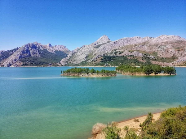 Una Vista Fascinante Embalse Riano Picos Europa España —  Fotos de Stock