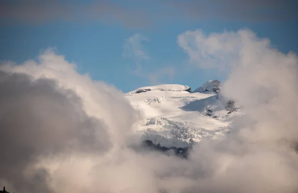 Eine Wunderschöne Landschaft Der Gletscher Islands Unter Schönen Weißen Flauschigen — Stockfoto