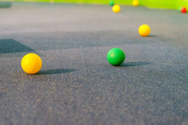 Tiro Foco Seletivo Bolas Plásticas Coloridas Caíram Playground — Fotografia de Stock