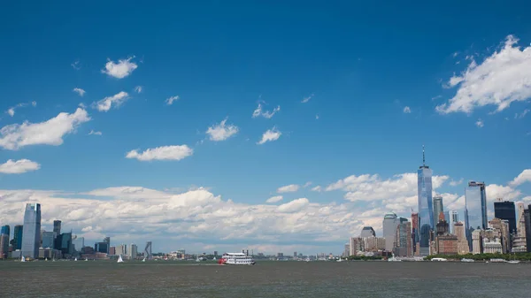 Hermoso Plano Del Horizonte Ciudad Nueva York Visible Desde Agua —  Fotos de Stock