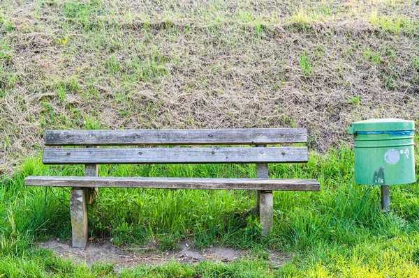 Vieux Banc Bois Dans Parc Avec Des Verts Autour — Photo