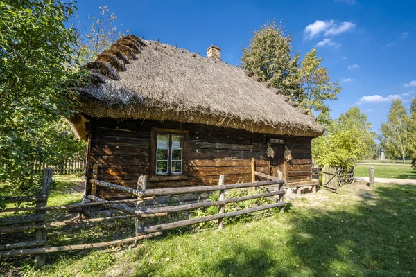 Uma Casa Madeira Com Telhado Palha Coleção Museu Podlaskie Cultura — Fotografia de Stock