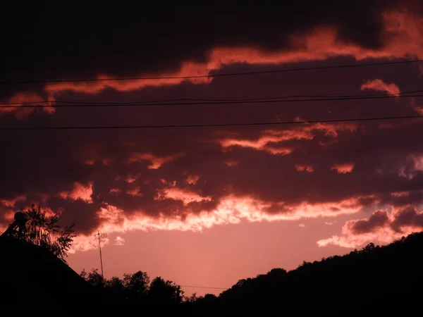 Belo Tiro Sol Vermelho Skyscape — Fotografia de Stock