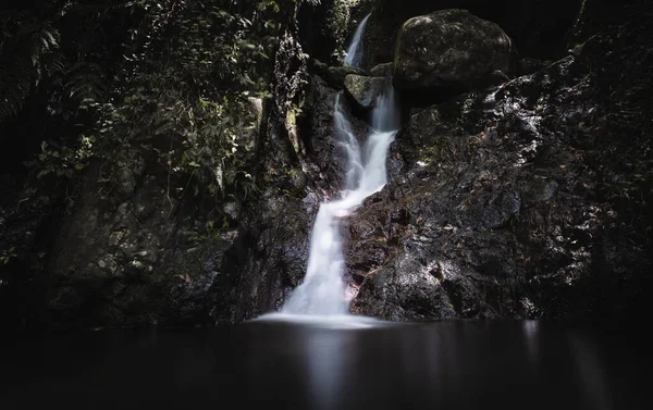 Tiro Largo Cachoeira Tung Chai Tai Ajuste Escuro — Fotografia de Stock