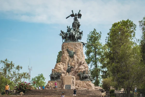 아르헨티나 멘도사에 안데스산맥의 군대를 기념비 — 스톡 사진
